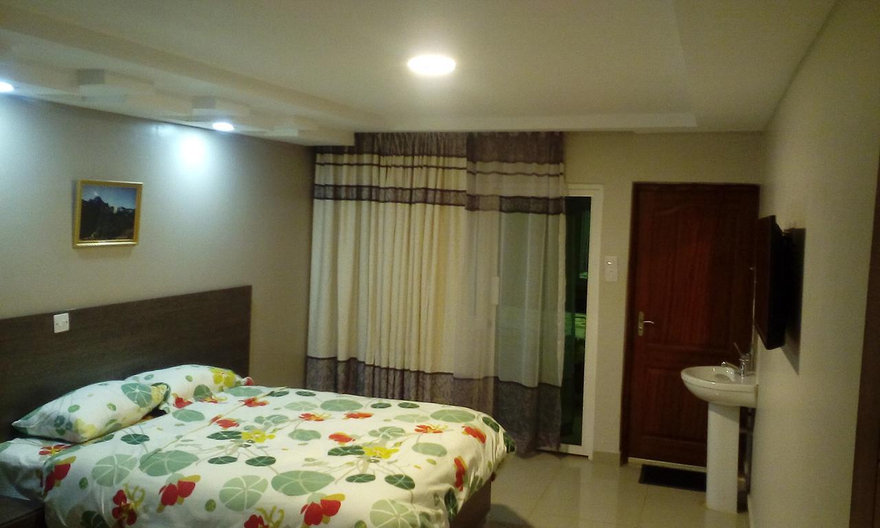 Adala Motel Meru Buitenkant foto