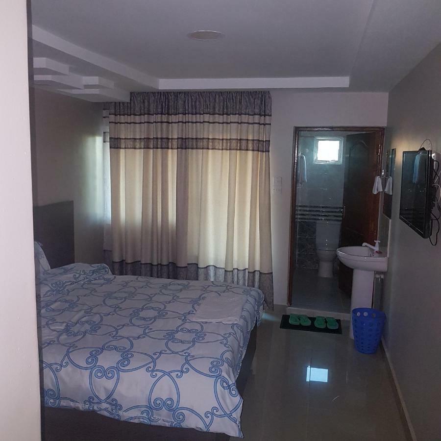 Adala Motel Meru Buitenkant foto